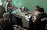 ​У Львові затримали викладача коледжу, який організував схему ухилення від мобілізації  