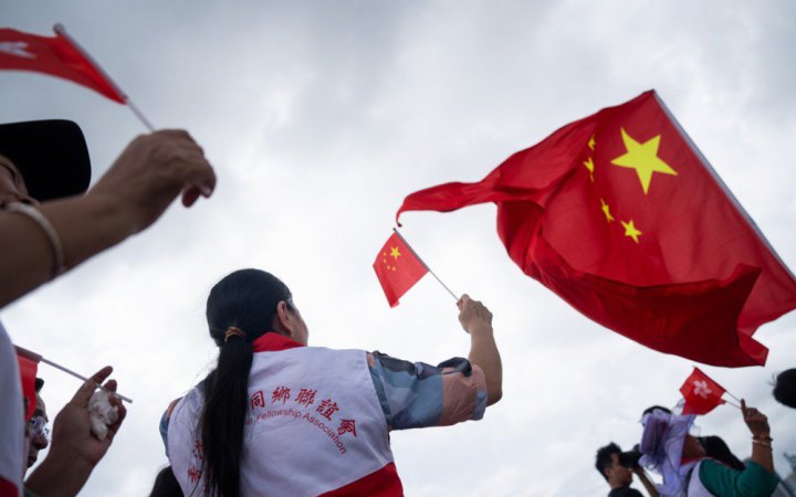 Суд Гонконгу вирішить, чи заборонити трансляцію та розповсюдження антиурядової пісні