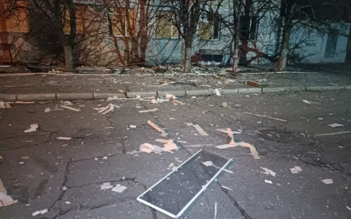 Російська армія обстріляла у Херсоні пологовий будинок, школу та поліклініку