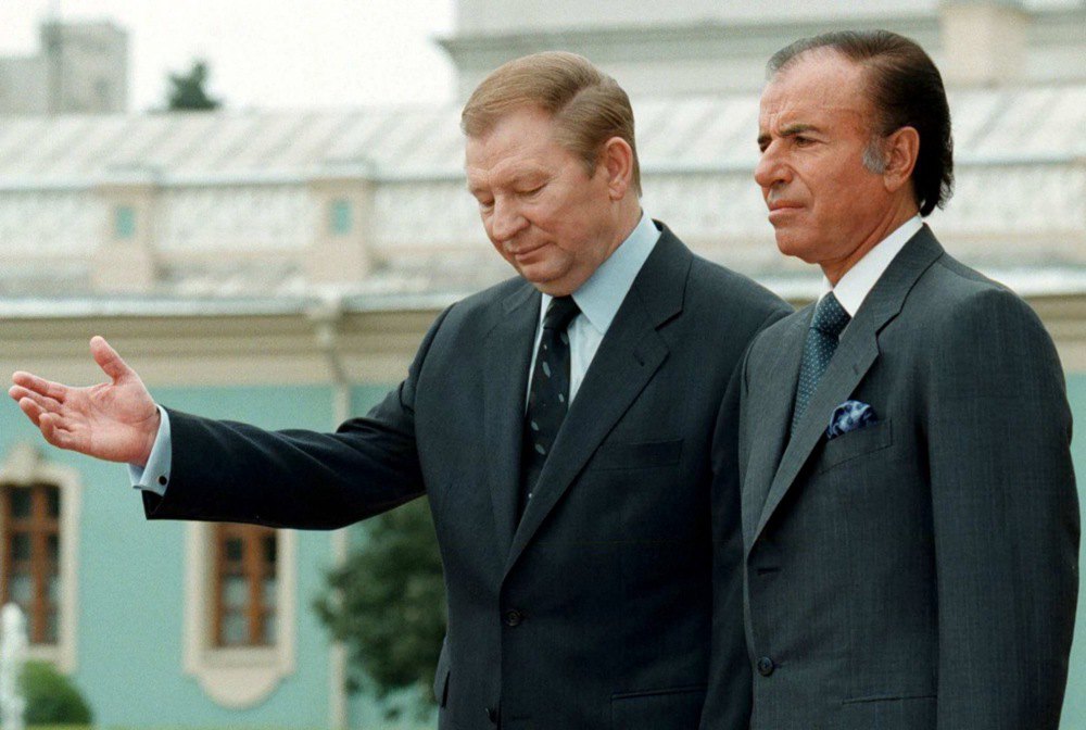 Президент України Леонід Кучма і його аргентинський колега Карлос Менем під час зустрічі в Маріїнському палаці в Києві, 29 червня 1998 р.
