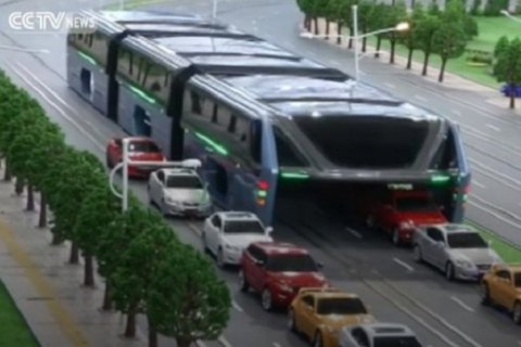 У Китаї розробили автобус, якому не страшні пробки