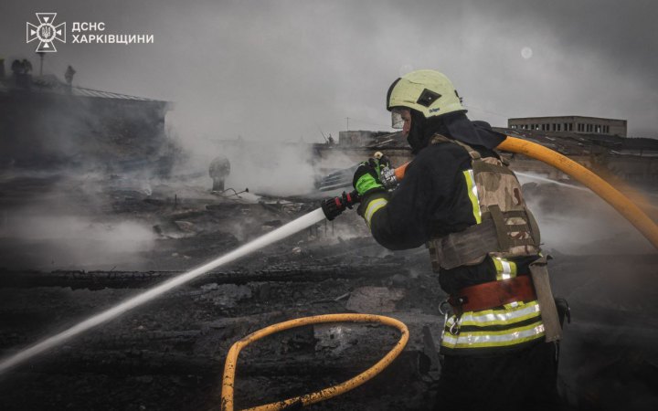 У Харкові вдалося загасити пожежу у промзоні, яка виникла через обстріл РФ