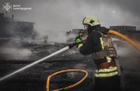 У Харкові вдалося загасити пожежу у промзоні, яка виникла через обстріл РФ