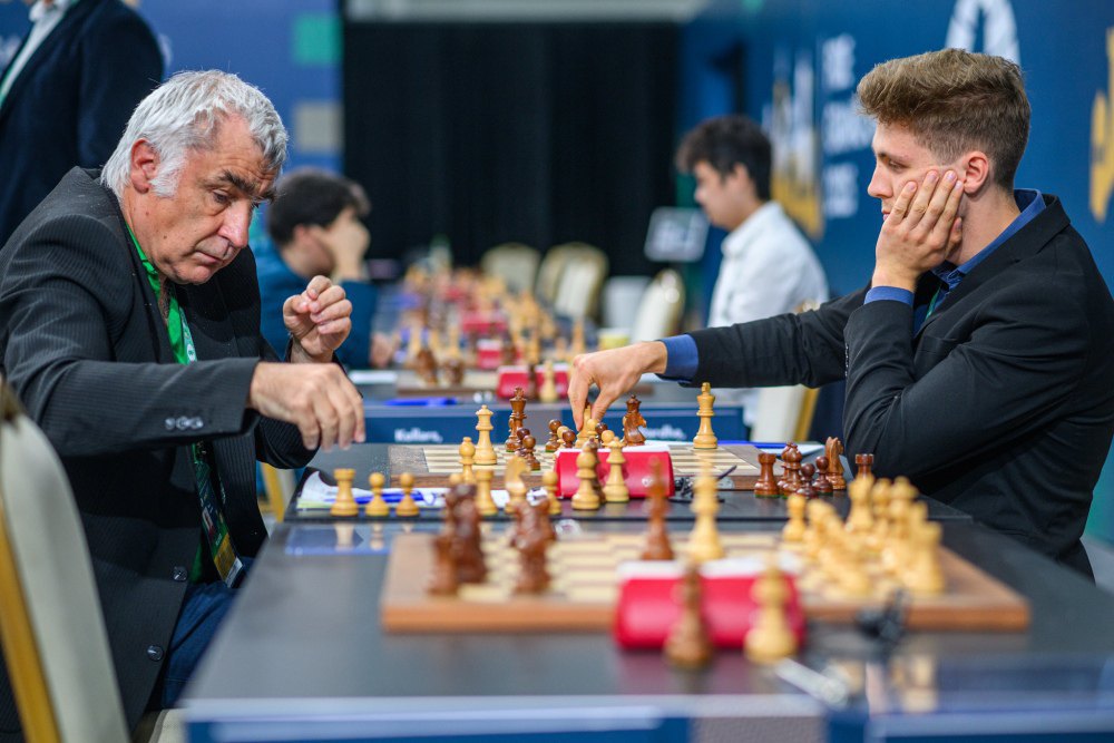 Василь Іванчук думає над ходом