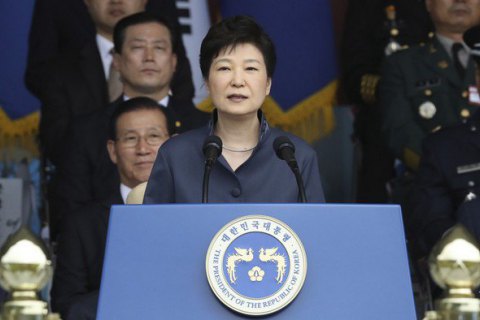 Отправленная в отставку глава Южной Кореи покинула президентский дворец