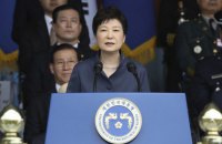 Відправлена у відставку глава Південної Кореї покинула президентський палац