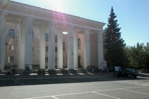 В Луганске взорвали памятник боевикам 