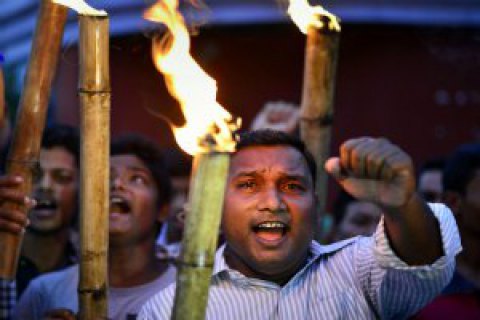 В результате массовых столкновений в Индии погибли 65 человек