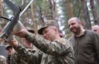 Головком Сирський та міністр оборони Умєров перевірили нову українську зброю