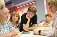 «Фінансова мудрість»: як людям старшого віку навчитися не боятися карток і онлайн-операцій