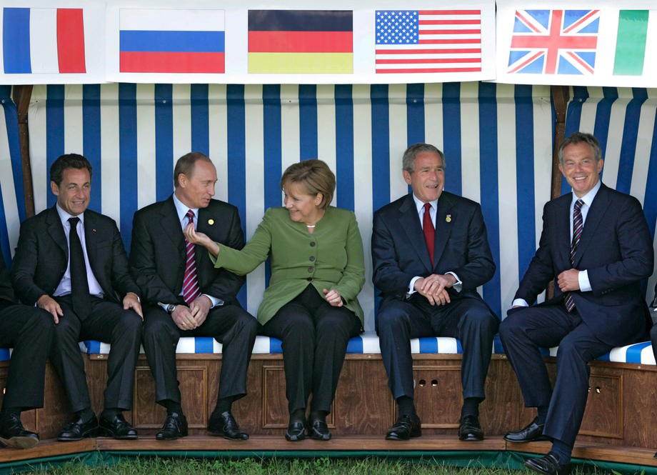 Президент Франції Ніколя Саркозі, президент РФ Володимир Путін, канцлер Німеччини Ангела Меркель, президент США Джордж Буш і прем’єр-міністр Великої Британії Тоні Блер під час саміту G8 у Хайлігендаммі, Німеччина, 7 червня 2007 року.