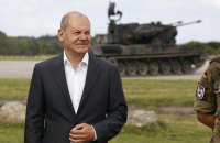 Шольц пояснив, чому не хоче, щоб Німеччина поставила Україні танки