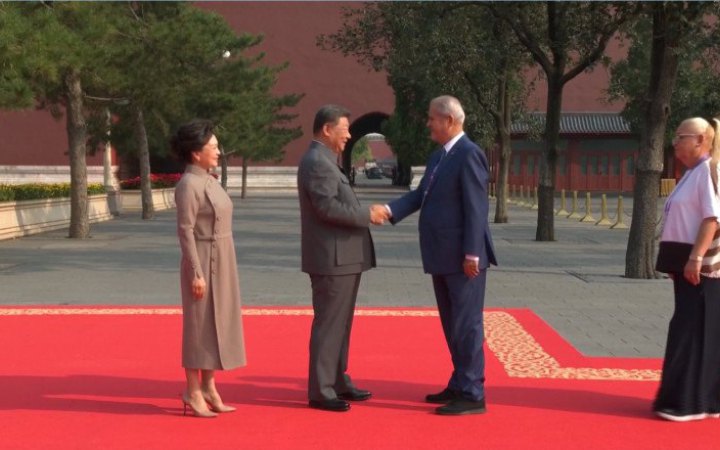 МЗС Румунії відреагувало на спільне фото своїх експосадовців з Путіним і Кім Чен Ином