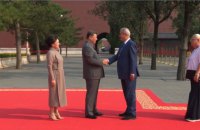 МЗС Румунії відреагувало на спільне фото своїх експосадовців з Путіним і Кім Чен Ином