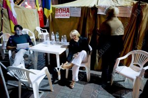 Наблюдатели удивлены, что палатки сторонников Тимошенко до сих пор стоят