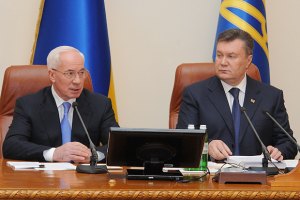 Янукович поручил Азарову подготовить изменения в бюджет-2013