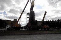 В Запорожье приступили к демонтажу памятника Ленину 