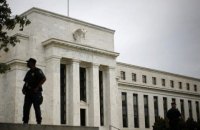ФРС США почала згортати антикризову програму викупу активів