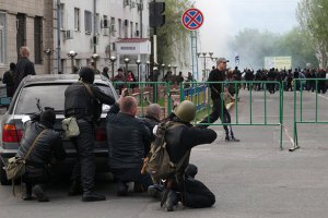 Біля захопленої сепаратистами будівлі СБУ в Луганську знайшли труп