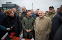 Зеленский посодействовал выделению квартир 15 семьям переселенцев в Луганской области