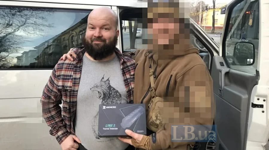 волонтер Антті з військовим