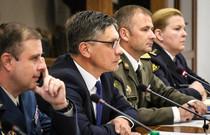  Заступник міністра оборони України Олександр Носов (другий ліворуч)