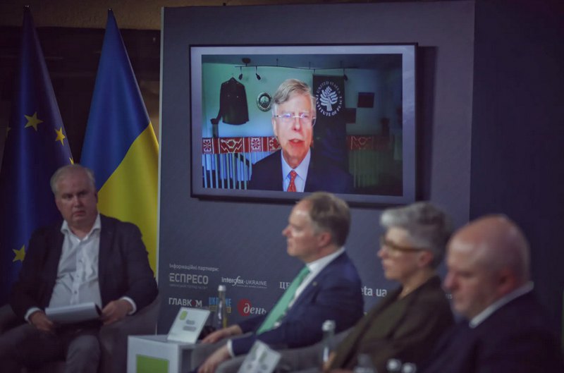 Онлайновий виступ посла США в Україні у 2006–2009 роках Вільяма Тейлора під час КБФ