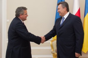 Янукович и Коморовский проводят закрытую встречу