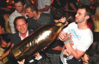 Британец потратил 200 тысяч фунтов на шампанское и водку