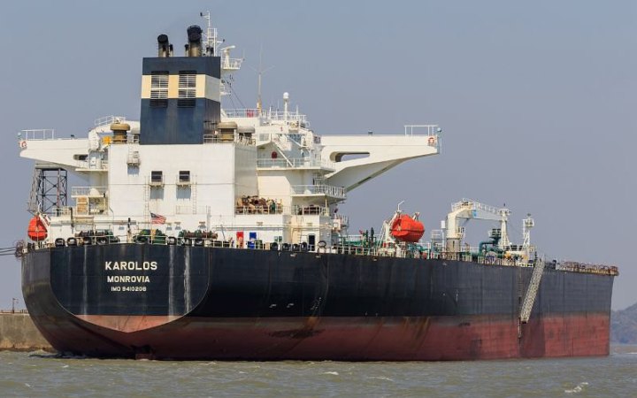 Російський нафтовий танкер розвернувся на півшляху у Балтійському морі через запроваджені санкції