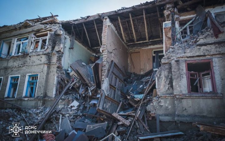 У Краматорську з-під завалів житлового будинку врятували чоловіка