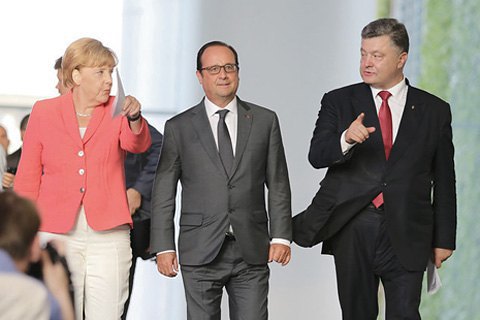 Порошенко анонсировал телефонный разговор с Меркель и Олландом