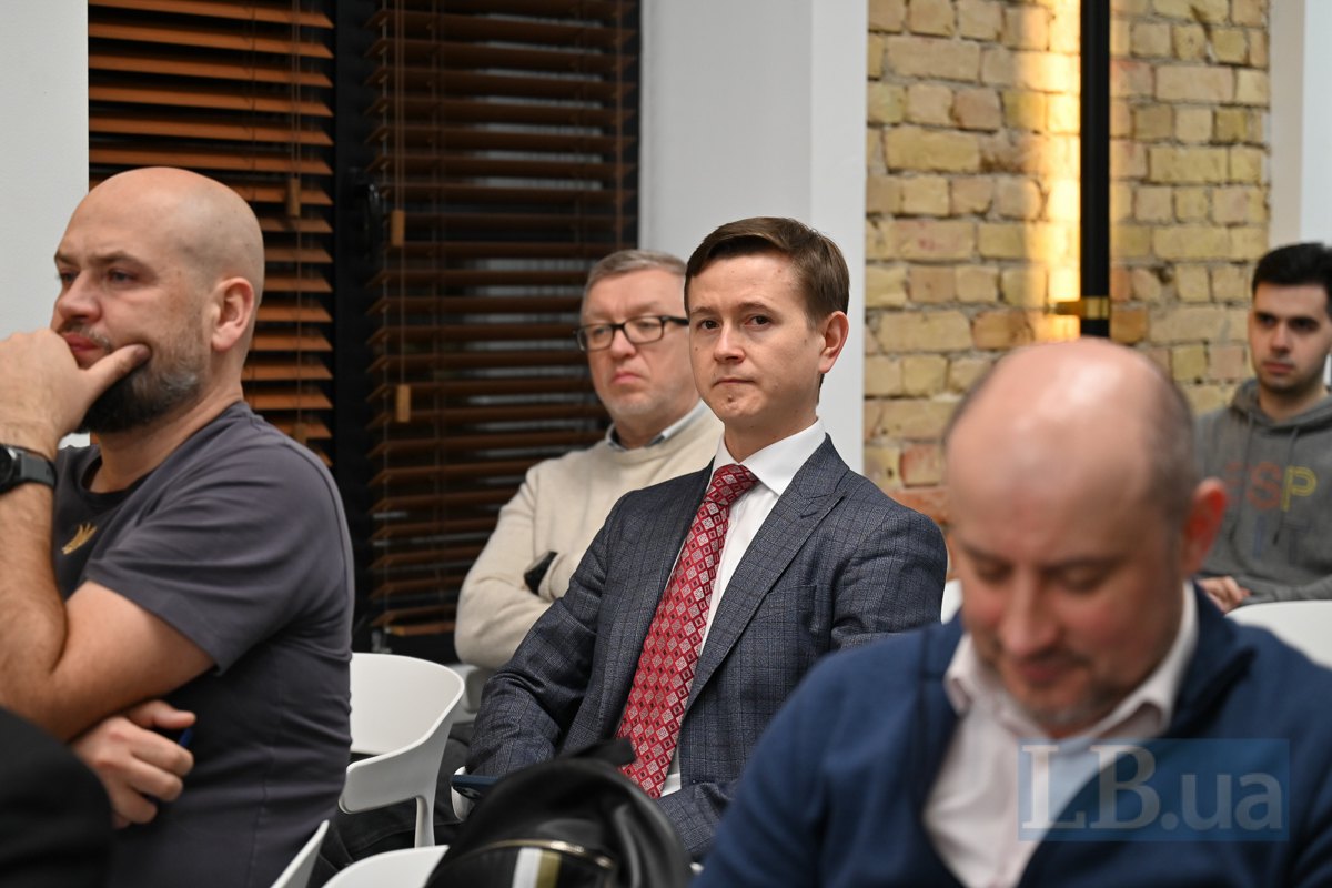 Артем Шаіпов, Керівник команди правничих та політичних консультацій Проєкту GIZ “Сприяння наближенню України до ЄС у сфері верховенства права» ( у центрі)