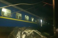 У Кіровоградській області автомобіль злетів з моста і потрапив під поїзд