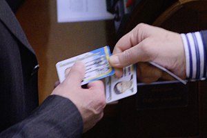 Карточка министра Лебедева продолжает голосовать