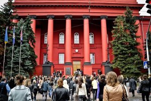 У Табачника хотят увеличить число иностранных студентов в украинских вузах