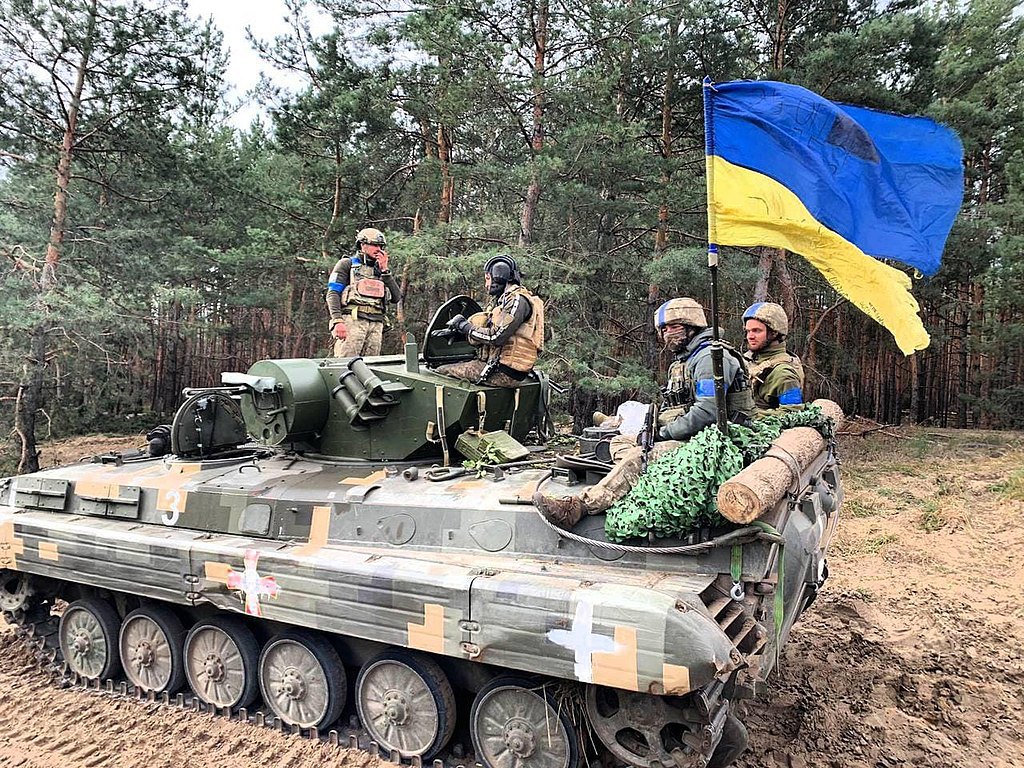 Білі хрести на техніці ЗСУ