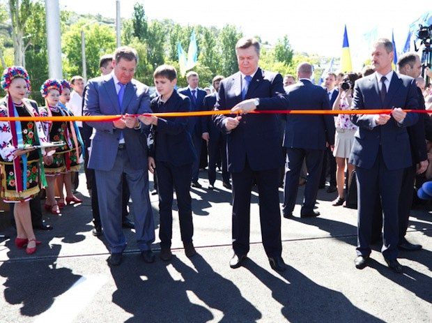 Виктор Янукович открывает мост в Севастополе