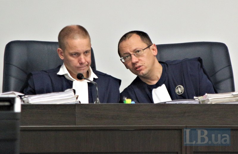 Судді ВАКС у справі екссудді Євген Крук та Олексій Кравчук (зліва направо)