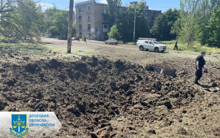 Росіяни скинули КАБ на магазин у Торецьку Донецької області, є жертви