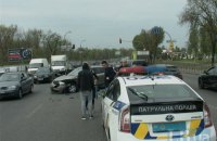  В Киеве Renault, поворачивая в запрещенном месте, подставился под Volkswagen