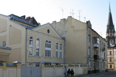 Во Львове бросили "коктейль Молотова" в синагогу 