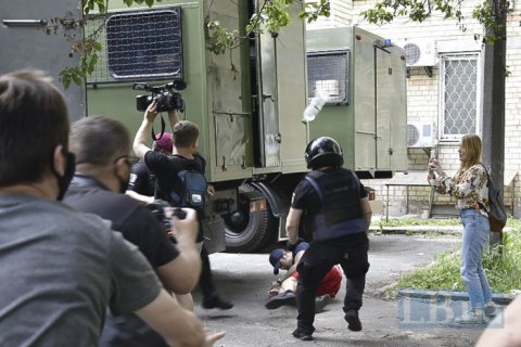 ​Полиция проведет служебное расследование из-за жесткого задержания активистов возле киевского суда