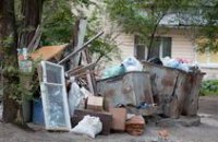 В Кировском районе Днепропетровска сменили компанию по вывозу мусора