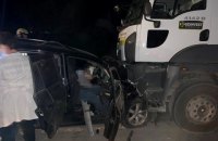  На Днепропетровщине столкнулись легковушка и грузовой самосвал, погибли четыре человека