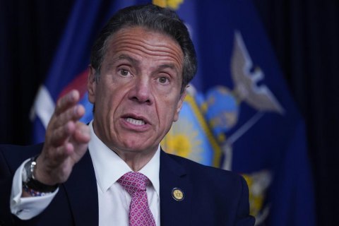 Губернатора Нью-Йорка обвинили в сексуальных домогательствах 