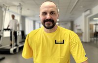 «Для нас не існує “наші хлопці” чи “ненаші”». Робочий день штаб-сержанта, який після важкого поранення допомагає побратимам
