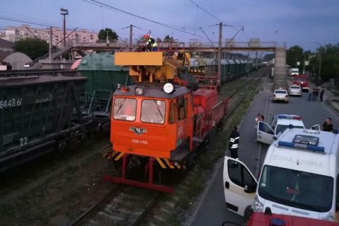 В Вишневом 17-летний парень погиб при попытке сделать селфи на крыше поезда