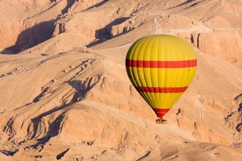 В египетском Луксоре упал воздушный шар с 20 туристами