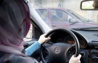 В Омані жінкам дозволили водити таксі